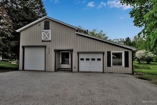 9466 Ridge Rd, Middleport, NY 14105