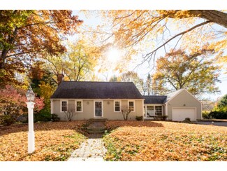 6 Hampshire Dr, North Hampton, NH 03862