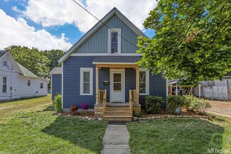 186 S Pleasant St, Lowell, MI 49331