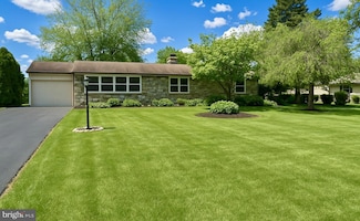 12 Brook Ln, Yardley, PA 19067