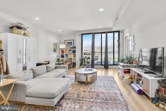 385 Martin St Unit 2, Philadelphia, PA 19128