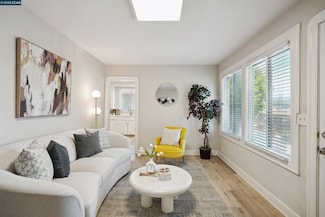 7700 Garfield Ave, Oakland, CA 94605