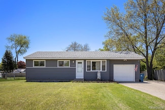 2263 Lawnel Ave, Norton Shores, MI 49441