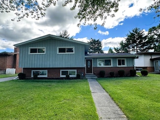 523 S 7th St, West Dundee, IL 60118
