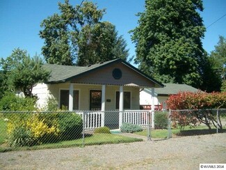 211 SE Ivy St, Mill City, OR 97360