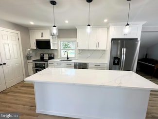 275 N Olds Blvd, Fairless Hills, PA 19030