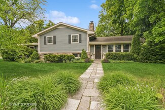 90 Golfview Rd, Lake Zurich, IL 60047