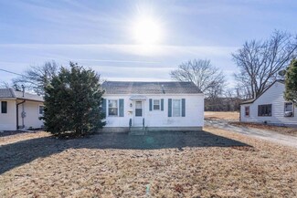 1734 E Ridgeway Ave, Waterloo, IA 50702