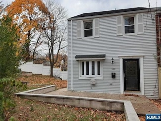 520 Beverly Rd, Teaneck, NJ 07666