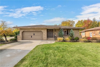 900 N Skyline Dr, Seven Hills, OH 44131