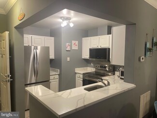 23 Pierside Dr Unit 108, Baltimore, MD 21230