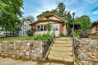 811 N Chicago Ave, Rockford, IL 61107