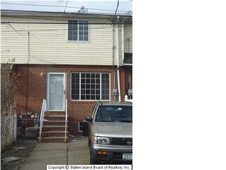 17 Susan Ct, Staten Island, NY 10304