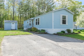 5 Kennebec Dr, Lisbon, ME 04250