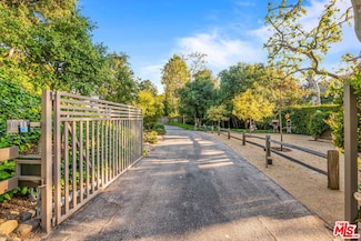 2000 Mandeville Canyon Rd, Los Angeles, CA 90049