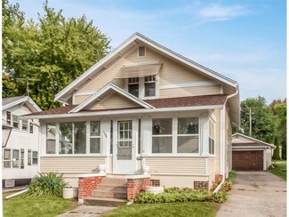 1106 15th St, Belle Plaine, IA 52208