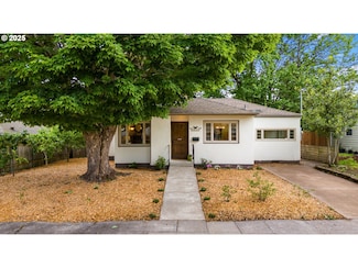 5925 SE Tibbetts St, Portland, OR 97206
