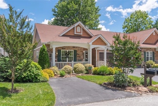 190 Shaws Creek Farm Rd, Hendersonville, NC 28739