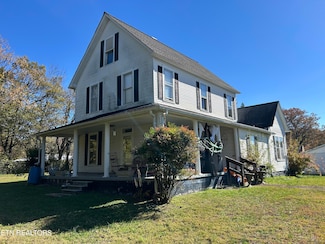 307 Russell Ave, Harriman, TN 37748