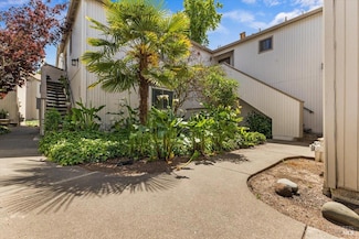 2579 Westberry Dr Unit 58, Santa Rosa, CA 95403