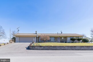 21 Kensington Dr, Chambersburg, PA 17201