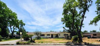 5850 E Parkside Dr, Fresno, CA 93727