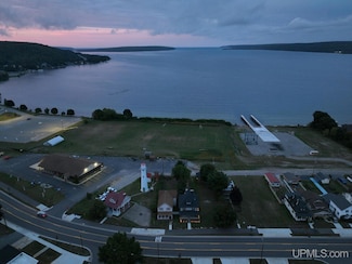 512 W Munising Ave, Munising, MI 49862