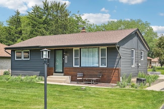 8268 S 34th St, Franklin, WI 53132