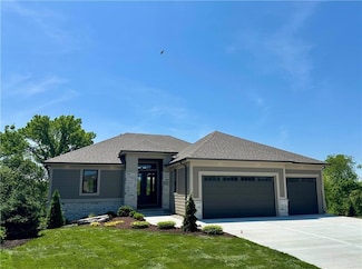 915 Savannah Ln, Greenwood, MO 64034