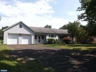 2582 Church Ln, Kintnersville, PA 18930