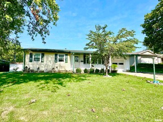 21 Newland Ln, Jacksonville, IL 62650