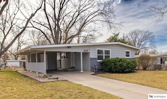 467 Steinway Rd, Lincoln, NE 68505