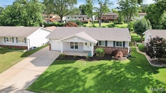 438 Rockview Dr, Saint Louis, MO 63129