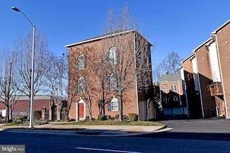 2400 N Greenbrier Ct, Arlington, VA 22207