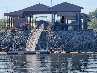 487 River Front Dr, Clifton, TN 38425