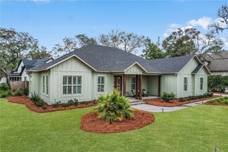 155 Robertson Cir, Saint Simons Island, GA 31522