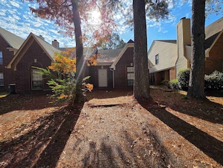 8333 Twin Rivers Dr, Cordova, TN 38016