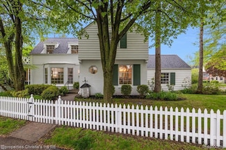 75 Grosse Pointe Blvd, Grosse Pointe Farms, MI 48236