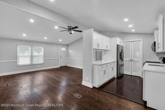 26 Short Oaks Ct, Manalapan, NJ 07726