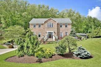 2 Kings Ln, Venetia, PA 15367
