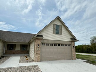 821 9th St SW Unit 9B, Demotte, IN 46310