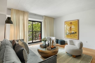 135 Pleasant St Unit 403, Brookline, MA 02446