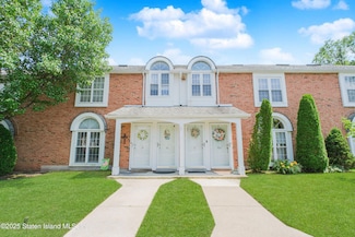 51 Village Ln Unit A, Staten Island, NY 10312