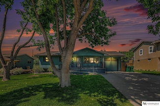8752 S Glenview Dr, La Vista, NE 68128
