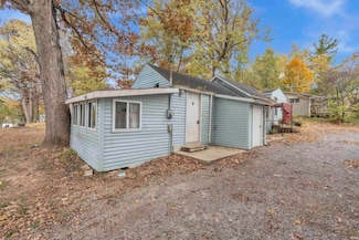 3240 W Shoreline Dr, Columbia City, IN 46725