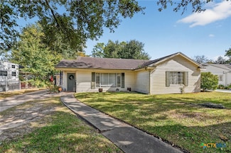 2850 Lakeview Cir, Beaumont, TX 77703