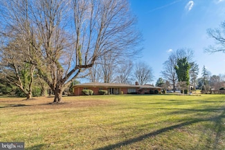 2 Thornpath Ln, Rose Valley, PA 19063