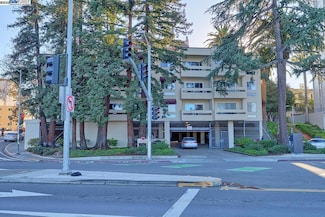 151 Lakeside Dr Unit 213, Oakland, CA 94612