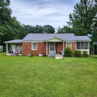 3043 47th Ave SW, Lanett, AL 36863