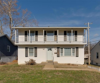 9815 Rhythm Dr, Saint Louis, MO 63114